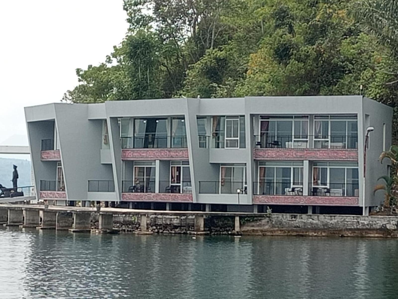 Tiara Bunga Hotel & Villa Balige Zewnętrze zdjęcie