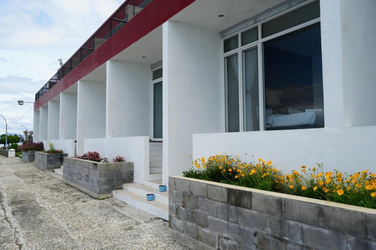 Tiara Bunga Hotel & Villa Balige Zewnętrze zdjęcie